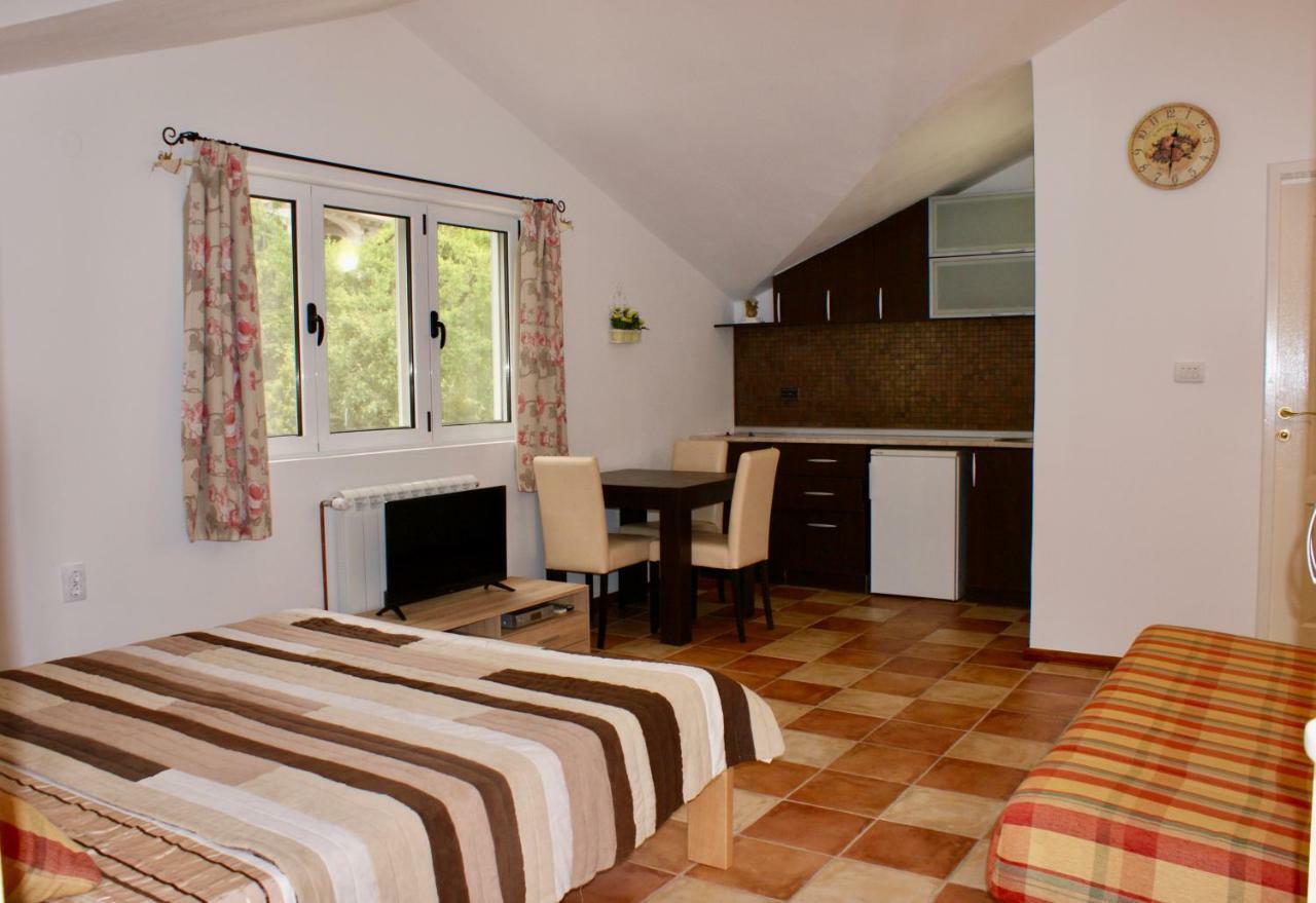 Studio Apartments Morinj Εξωτερικό φωτογραφία