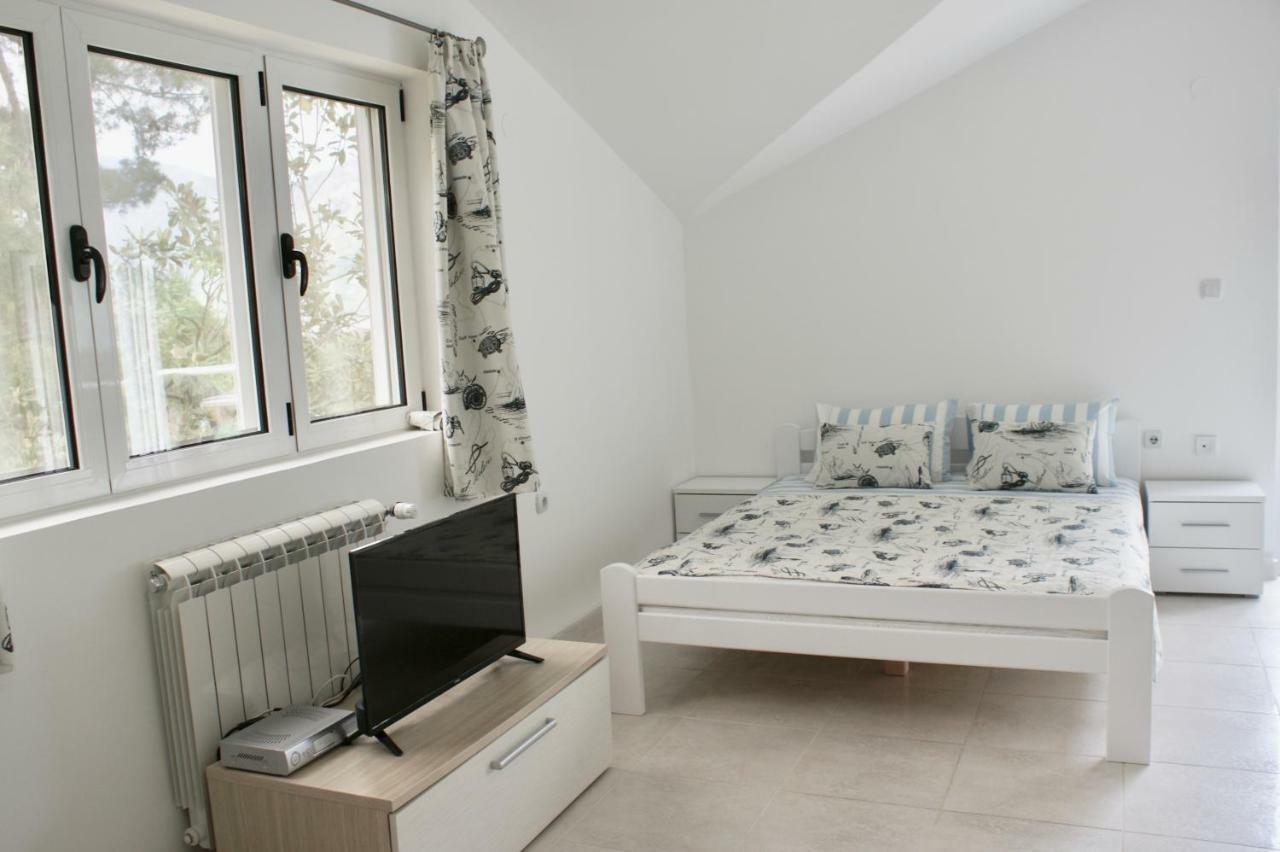 Studio Apartments Morinj Εξωτερικό φωτογραφία